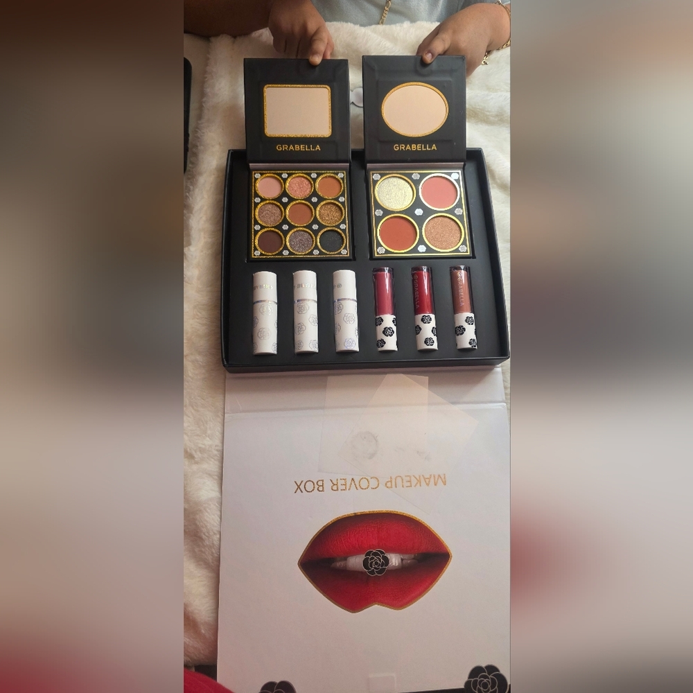 Abella Eyeshadow Palette with Pink, Gold, and Brown Shades